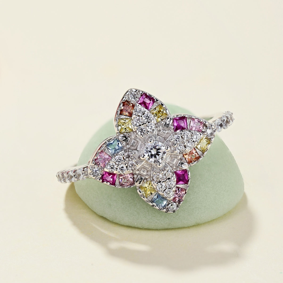 [Royal Jewellery]Luxurious Colorful Flower Shape Banquet Ring