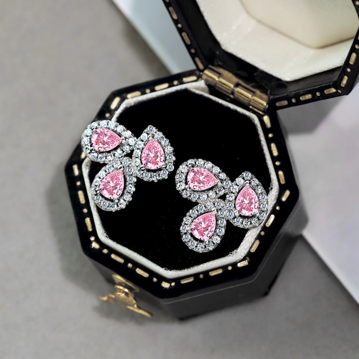 [ROYAL]Ornate Flower Shape Pear Cut Lover Earrings