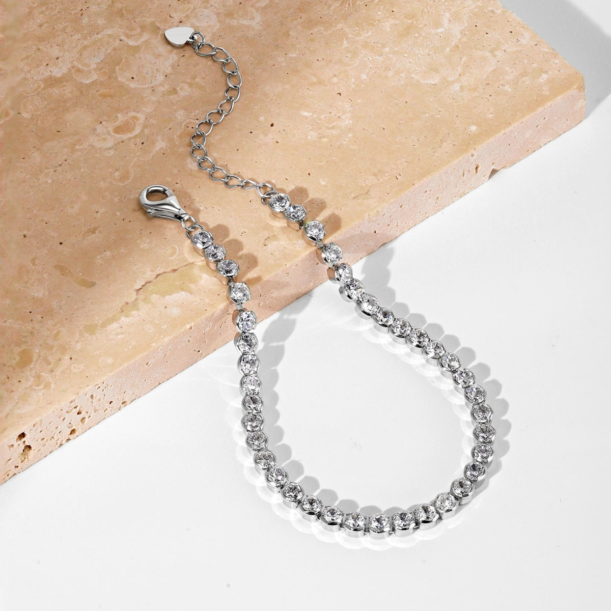 [Royal Jewellery]Ornate  Sparkling Round Cut Daily Bracelet