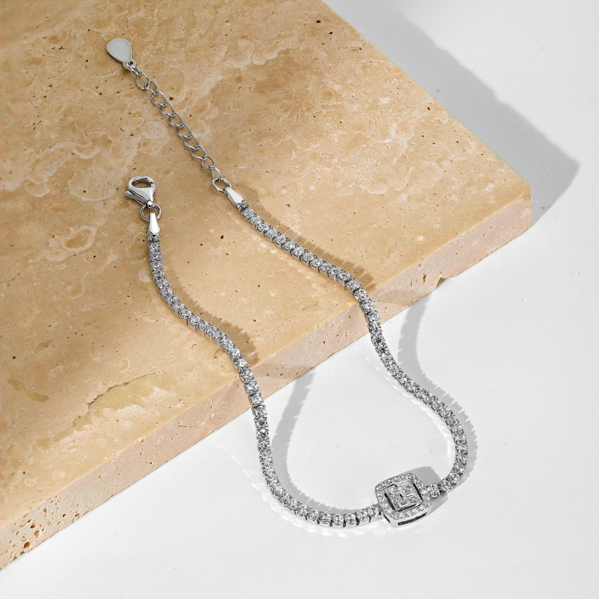 [Royal Jewellery]Luxurious Dazzling Square Shape Banquet Bracelet