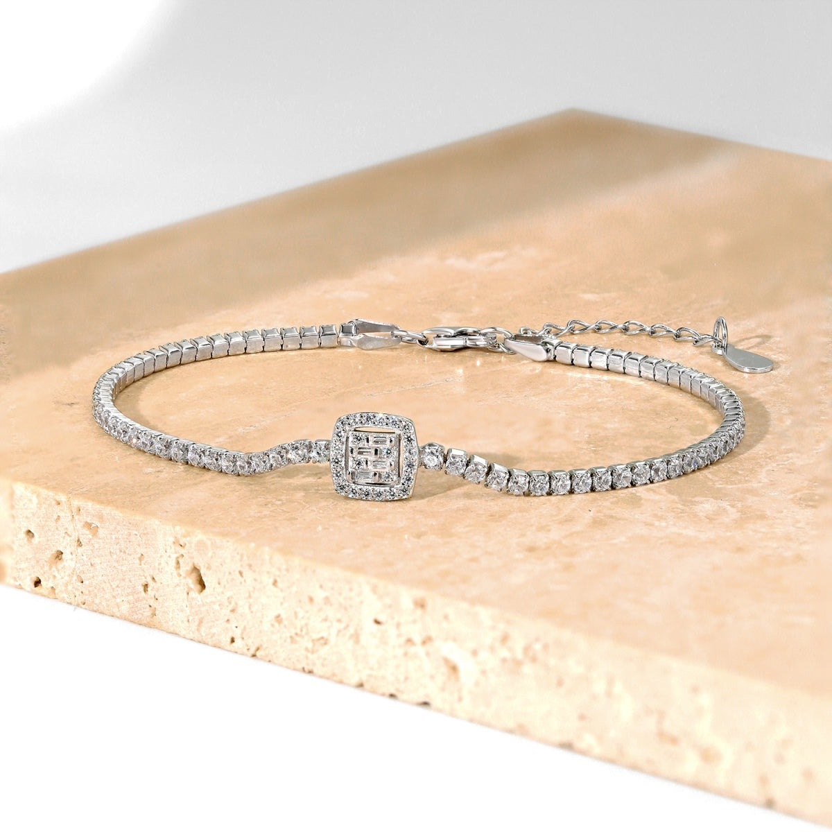 [Royal Jewellery]Luxurious Dazzling Square Shape Banquet Bracelet