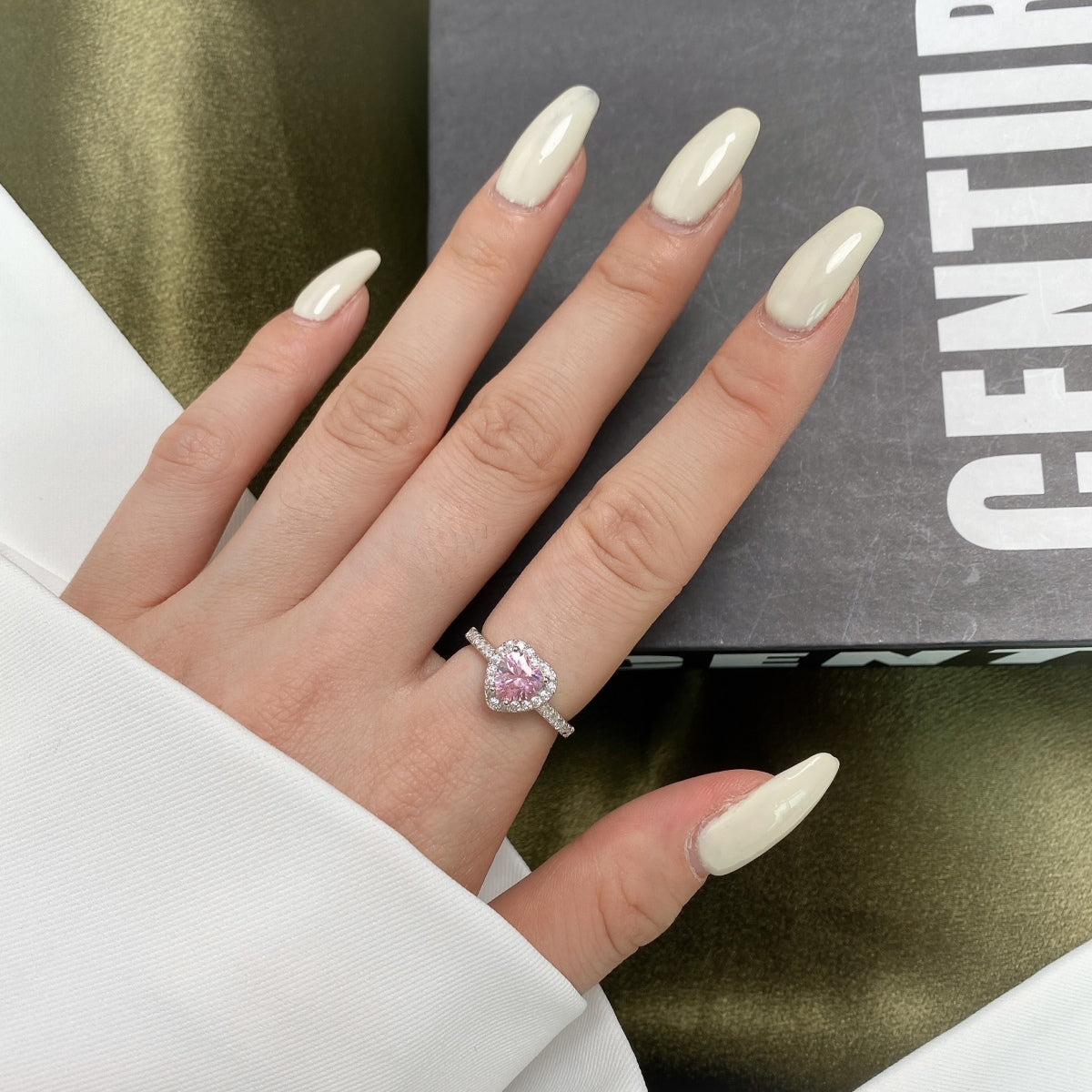 [Royal Jewellery]Eternity Splashy Romantic Heart Shape Lover Ring