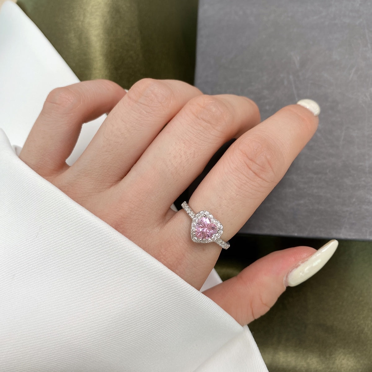 [Royal Jewellery]Eternity Splashy Romantic Heart Shape Lover Ring