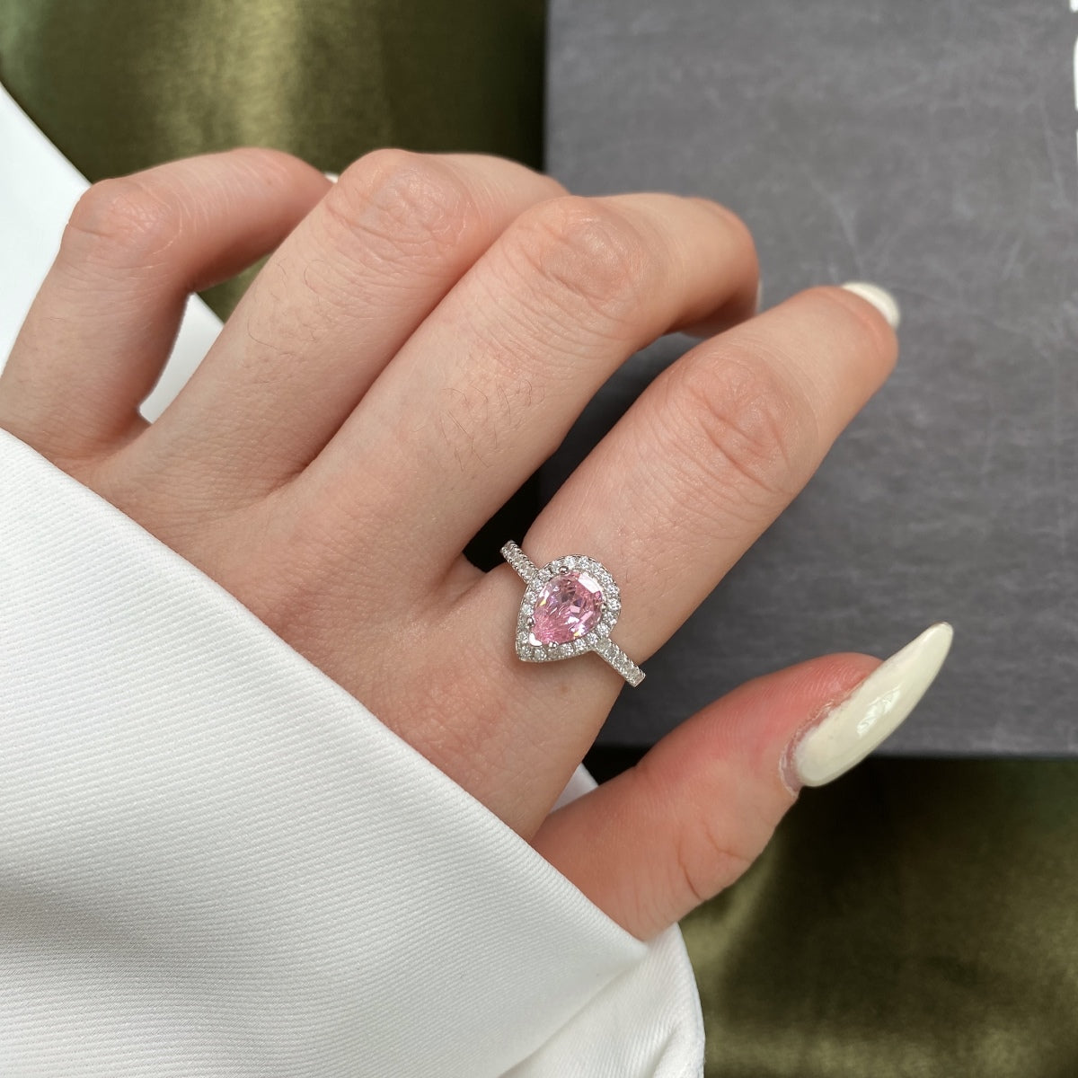 [Royal Jewellery]1.0 Carat Luxurious Resplendent Water Drop Shape Wedding Ring