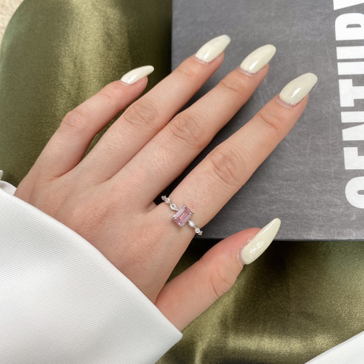 [Royal Jewellery]1.0 Carat Dainty Resplendent Radiant Cut Daily Ring