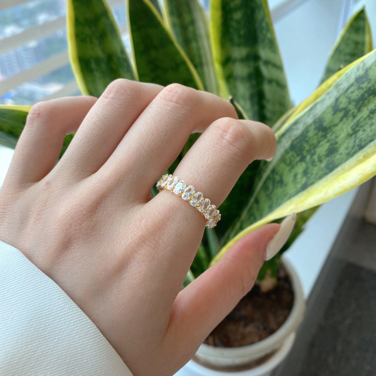 [Royal Jewellery]Ornate Oval Cut Tennis Ring