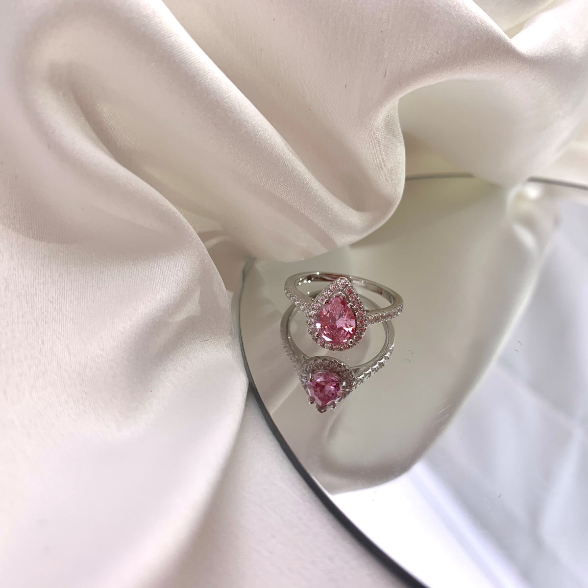 [Royal Jewellery]1.0 Carat Luxurious Resplendent Water Drop Shape Wedding Ring