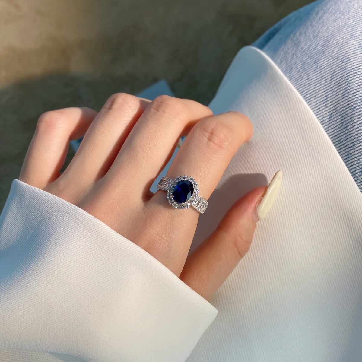 [Royal Jewellery]1.5 Carat Dazzling Charming Oval Cut Banquet Ring