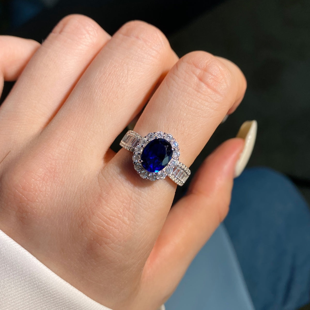 [Royal Jewellery]1.5 Carat Dazzling Charming Oval Cut Banquet Ring