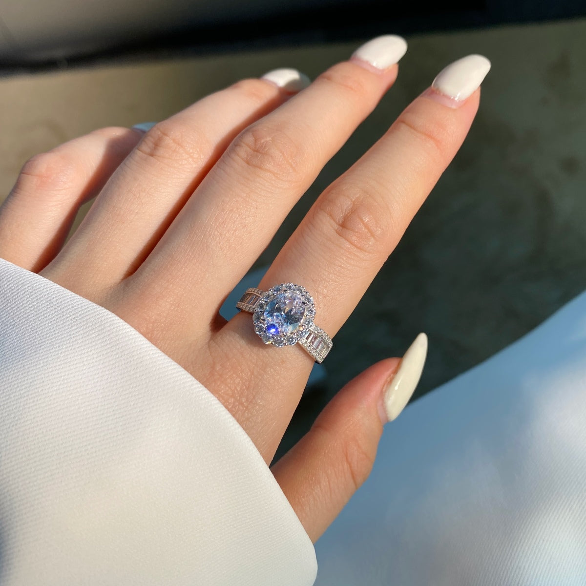 [Royal Jewellery]1.5 Carat Dazzling Charming Oval Cut Banquet Ring