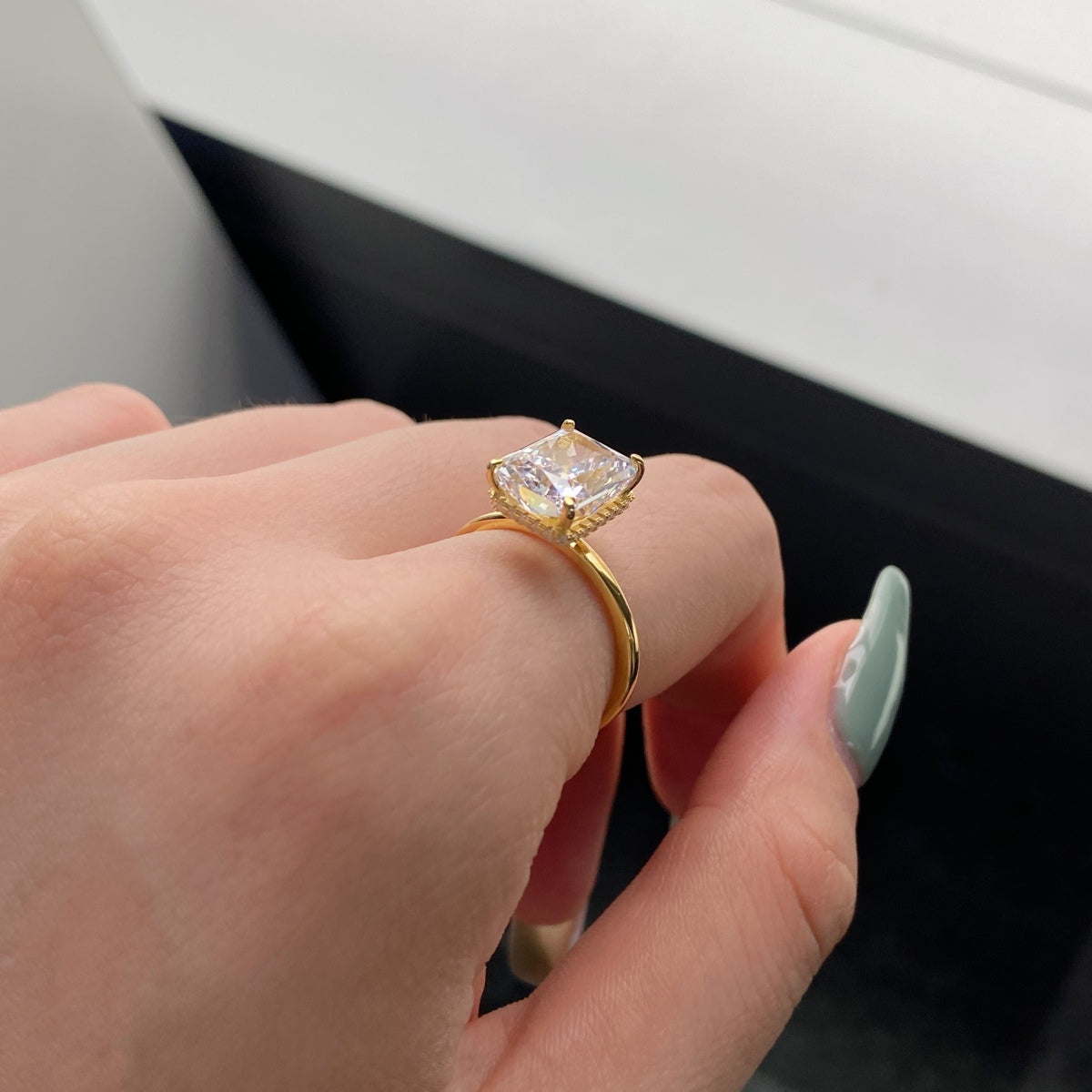 [Royal Jewellery]4.0 Carat Ornate Enchanting Radiand Cut Banquet Ring
