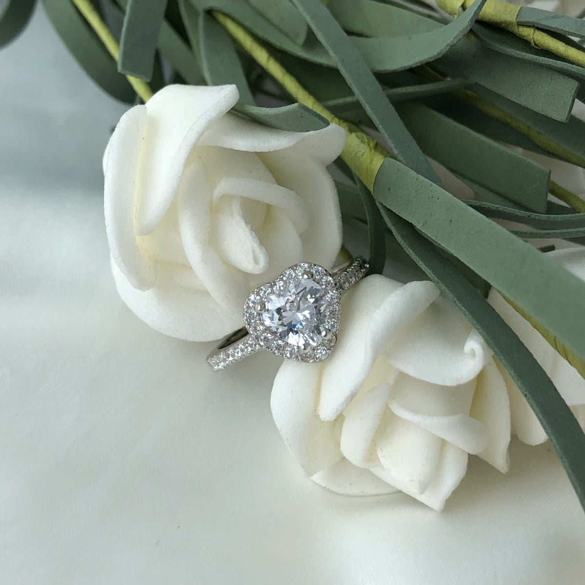 [Royal Jewellery]Eternity Splashy Romantic Heart Shape Lover Ring