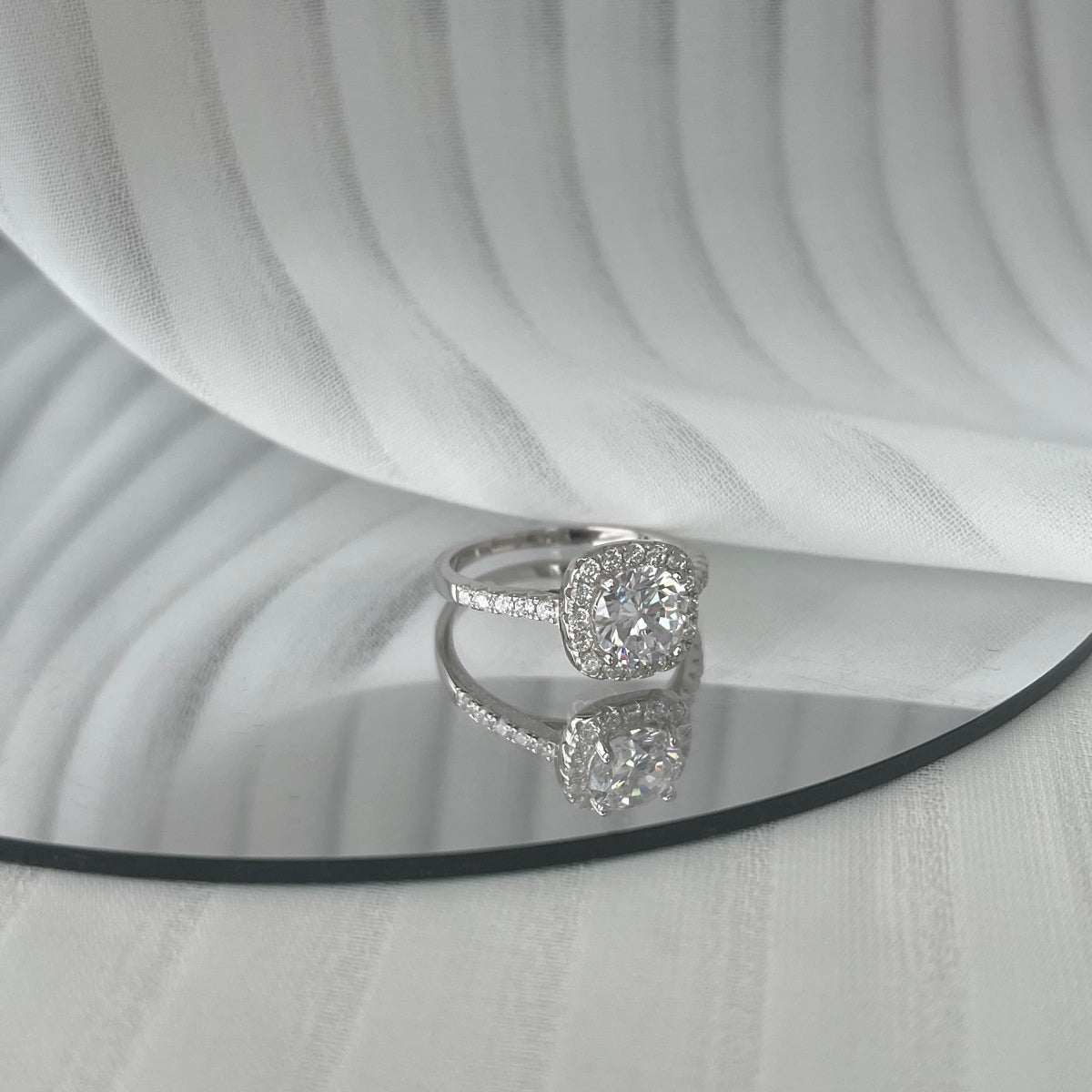 [Royal Jewellery]Dazzling Resplendent Round Cut Wedding Ring