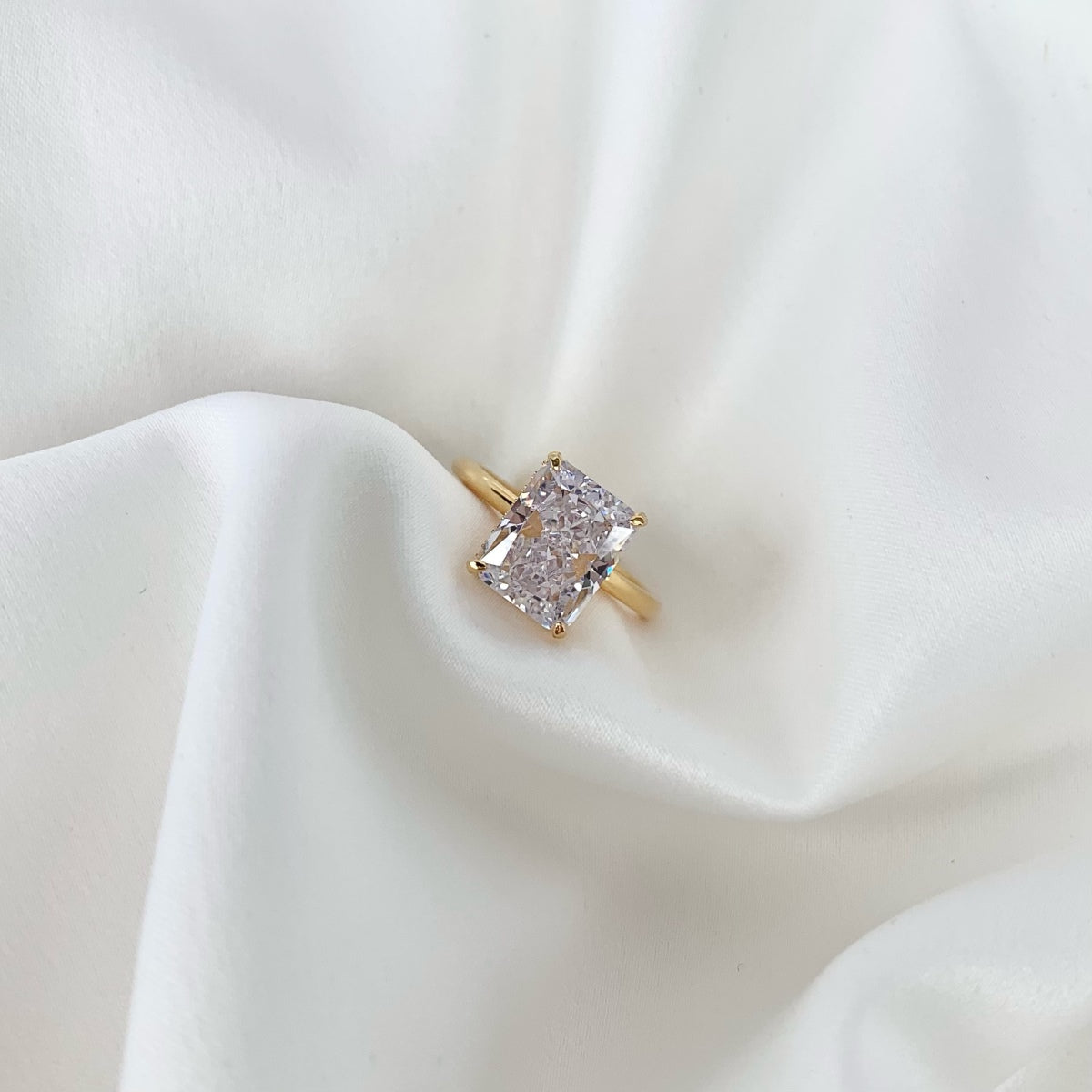 [Royal Jewellery]4.0 Carat Ornate Enchanting Radiand Cut Banquet Ring