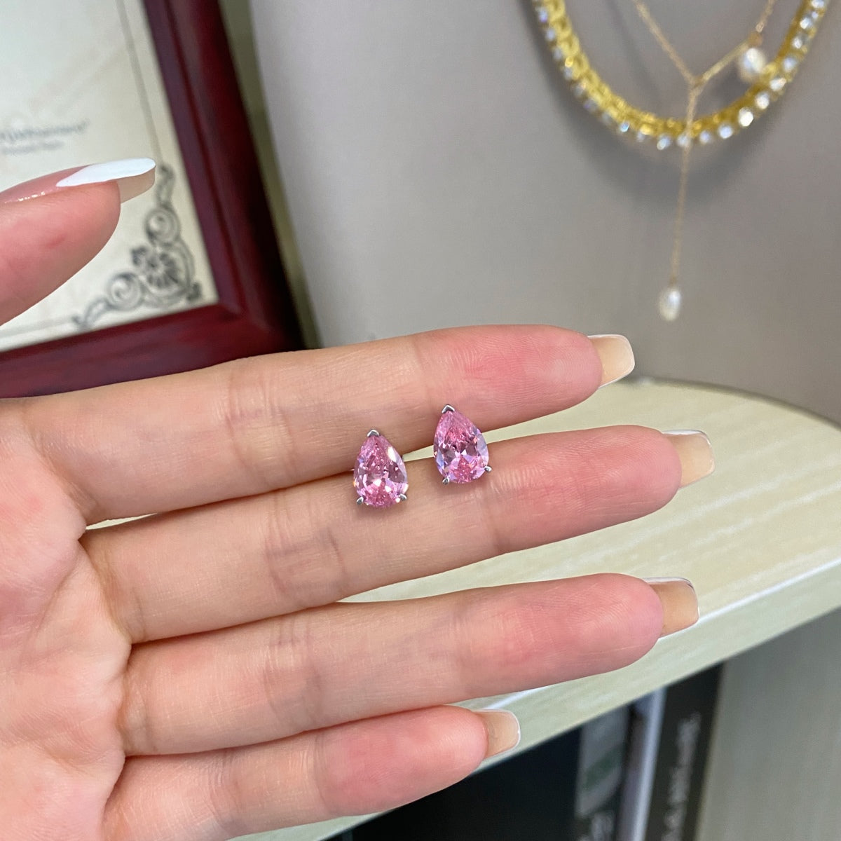 [Royal Jewellery]Ornate Water Drop Shape Earrings