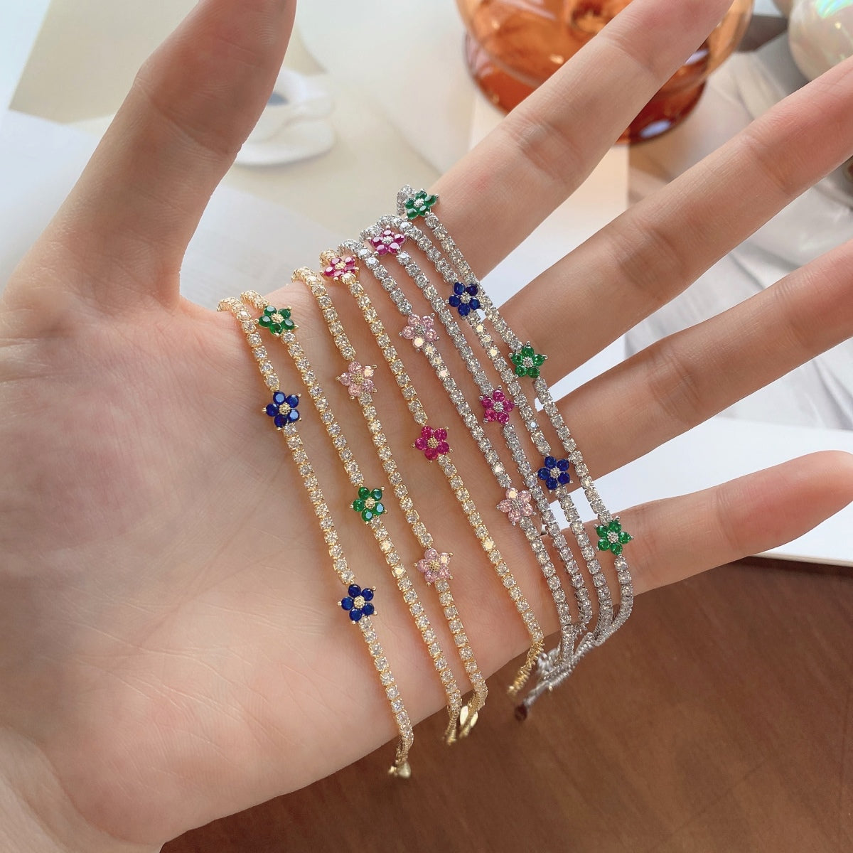 [Royal Jewellery]Sparkling Flower Shape Tennis Bracelet