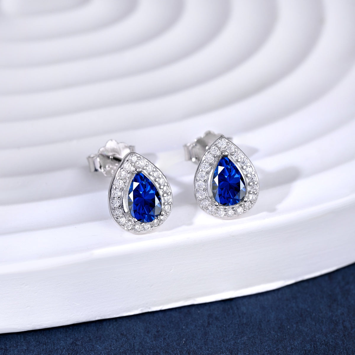 [Royal Jewellery]Luxurious Water Drop Shape Earrings