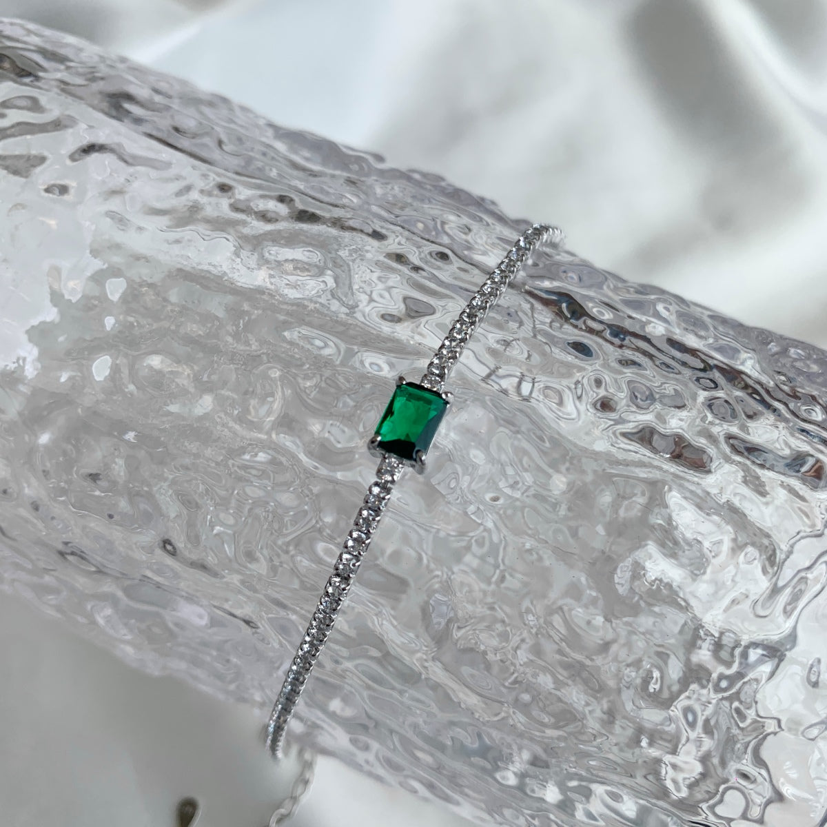 [Royal Jewellery]1.0 Carat Unique Emerald Cut Banquet Bracelet