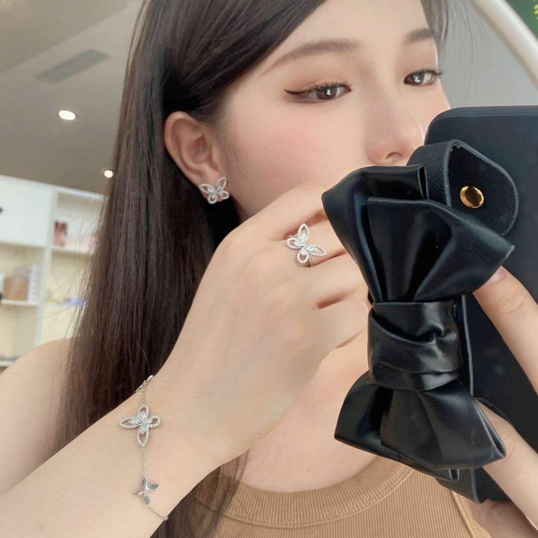 [Royal Jewellery]Delicate Butterfly Pendant Bracelet