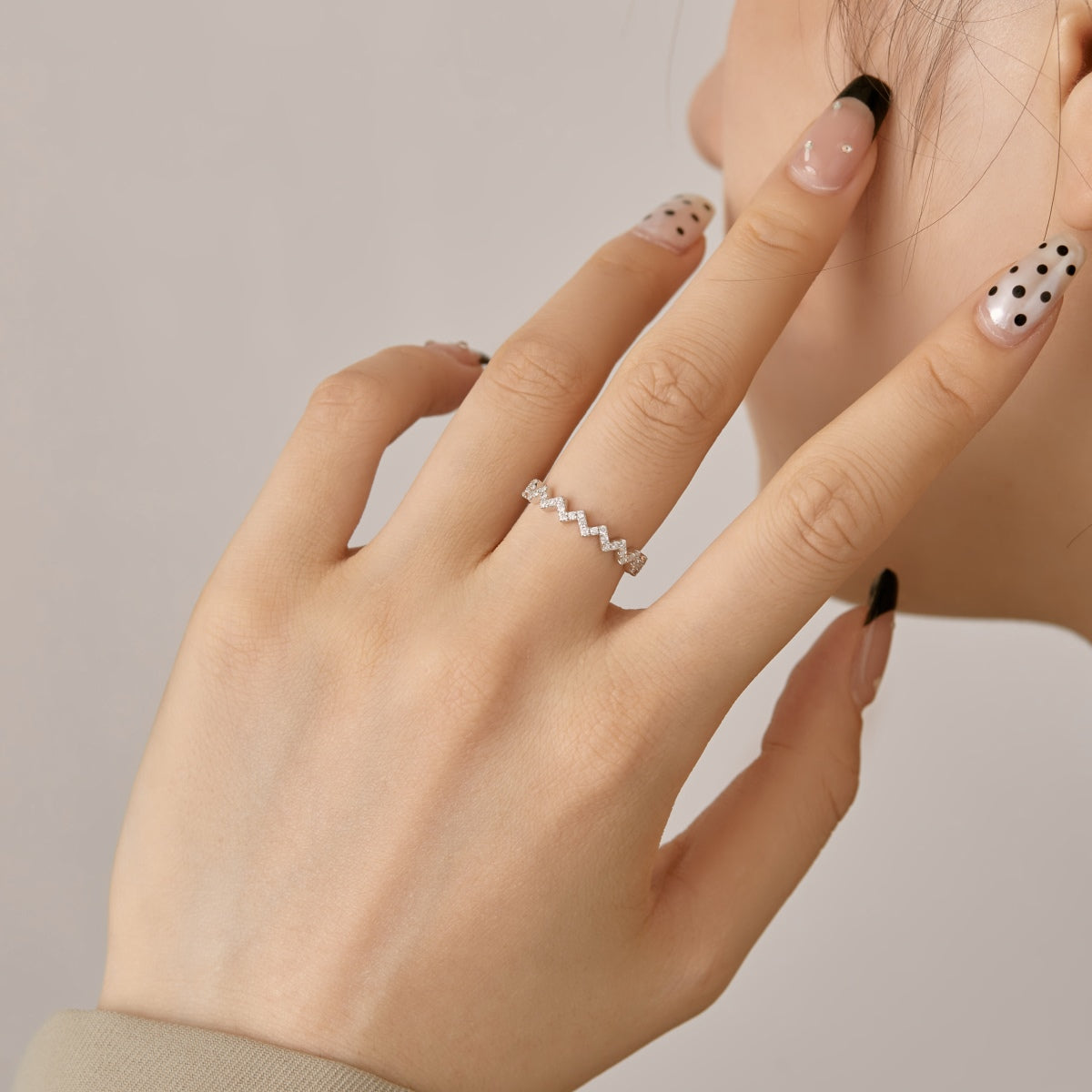 [Royal Jewellery]Delicate Enchanting Wave Shape Daily Ring