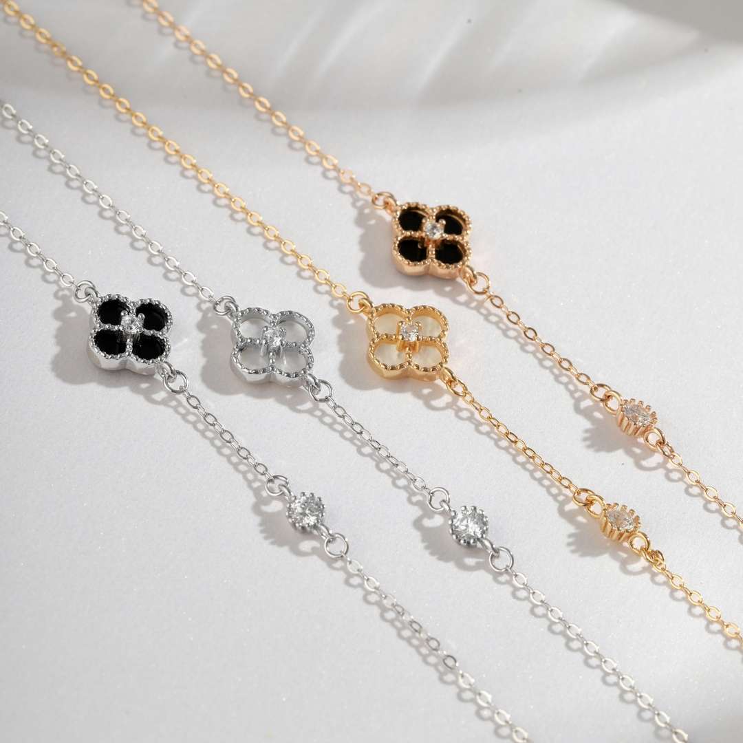 [Royal Jewellery]Delicate Four Leaf Clover Bracelet