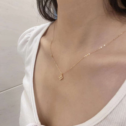 [Royal Jewellery]Delicate Flower Shape Necklace