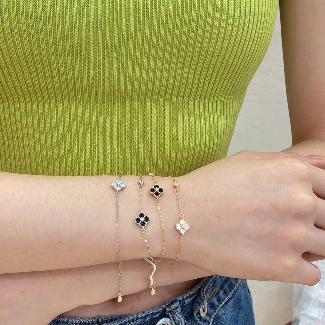 [Royal Jewellery]Delicate Four Leaf Clover Bracelet