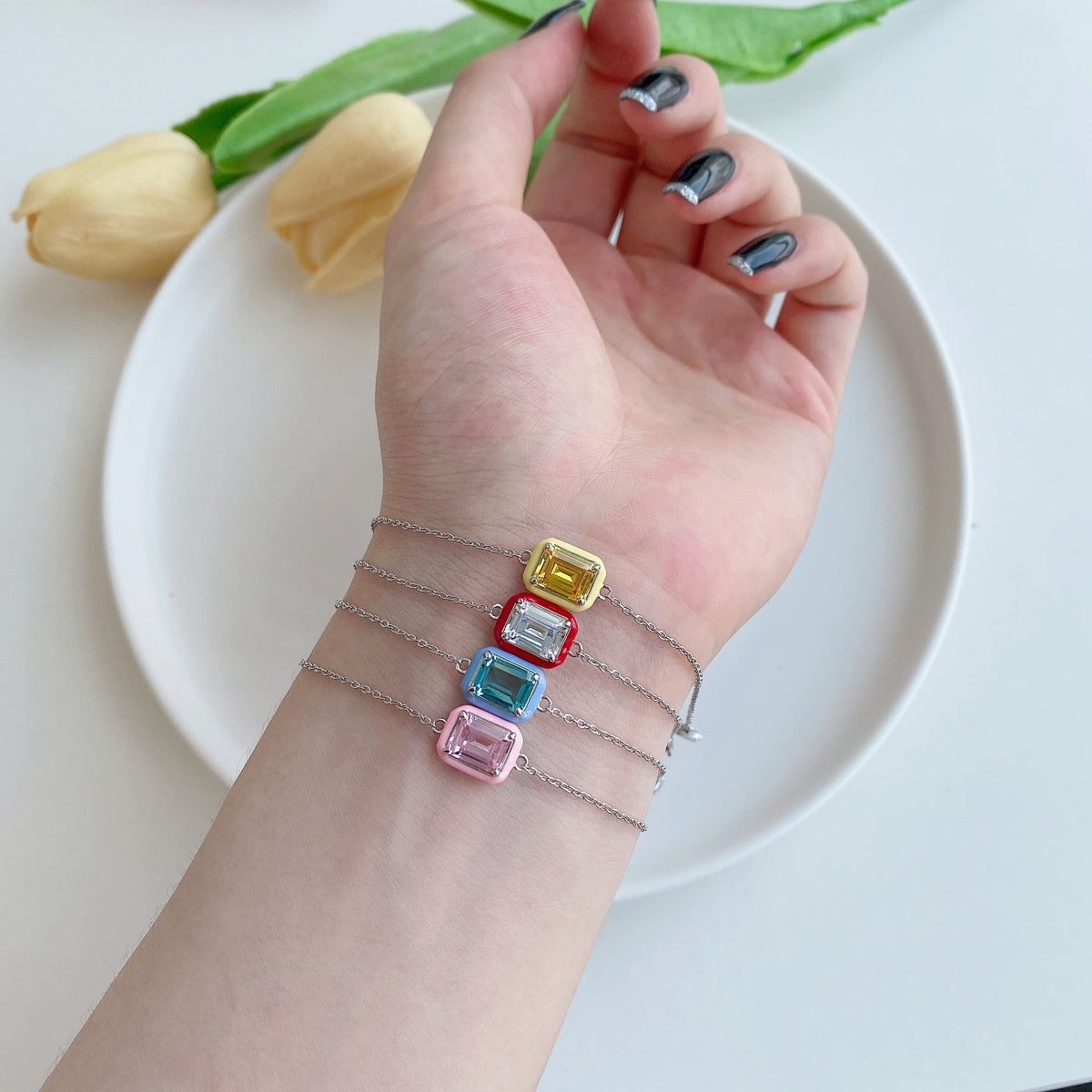 [Royal Jewellery]2.0 Carat Sparkling Colorful Emerald Cut Daily Bracelet