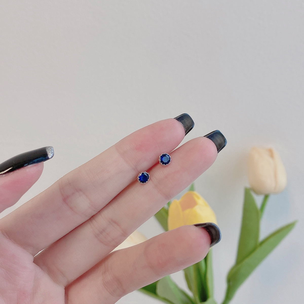 [Royal Jewellery]Sparkling Colorful Round Shape Earrings