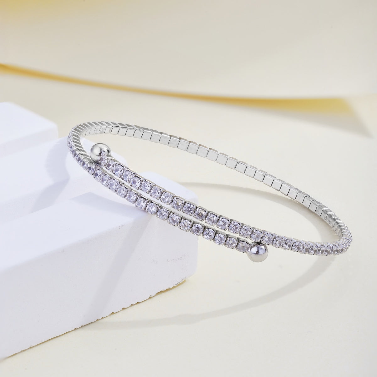 [Royal Jewellery]Row of Diamonds Round Fashion Bracelet