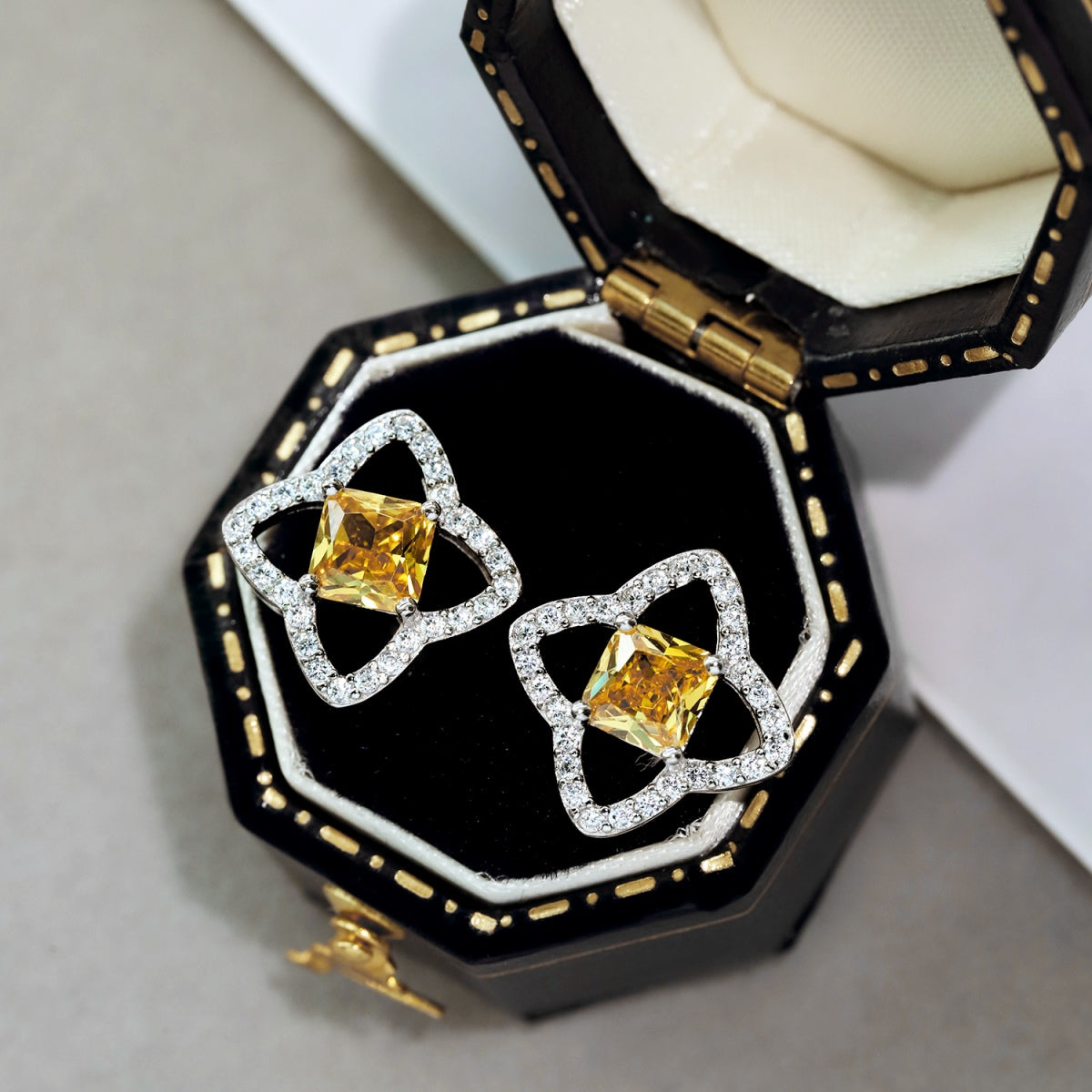 [Royal Jewellery]Elegant Star Shape Princess Cut Daily Earrings