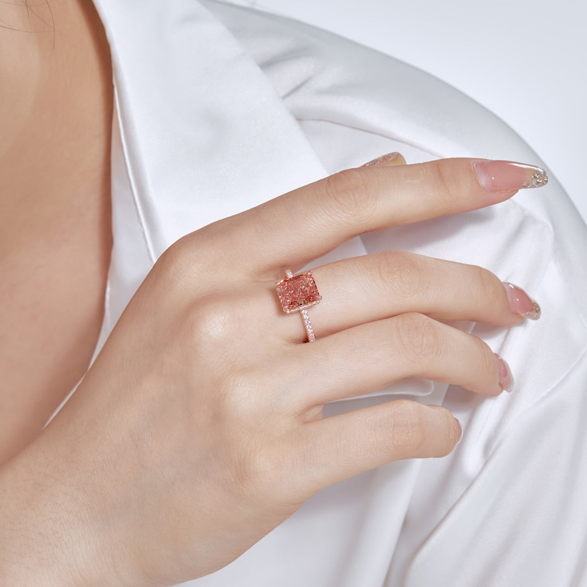 [Royal Jewellery]4.0 Carat Luxurious Engagement Ring