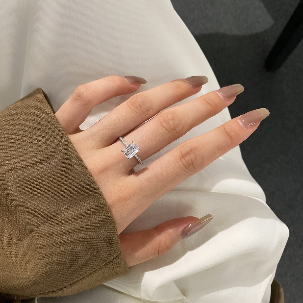 [Royal Jewellery]2.0 Carat Scintillating Ornate Radiant Cut Party Ring