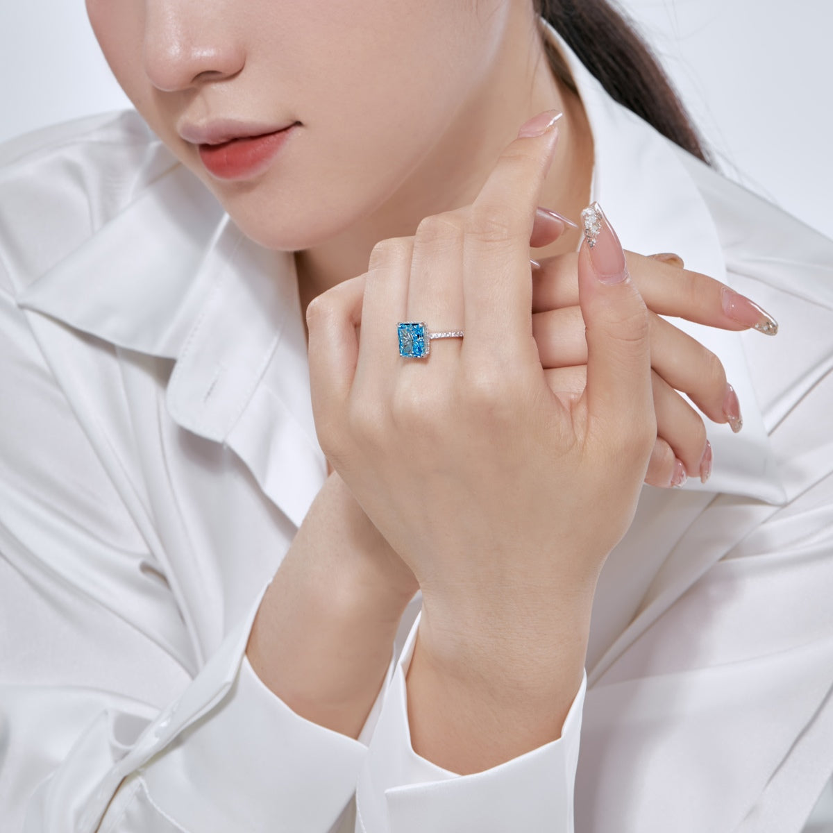 [Royal Jewellery]4.0 Carat Luxurious Engagement Ring