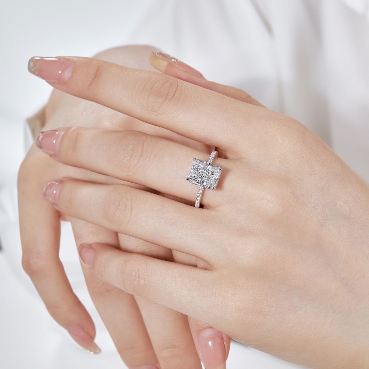 [Royal Jewellery]4.0 Carat Luxurious Engagement Ring