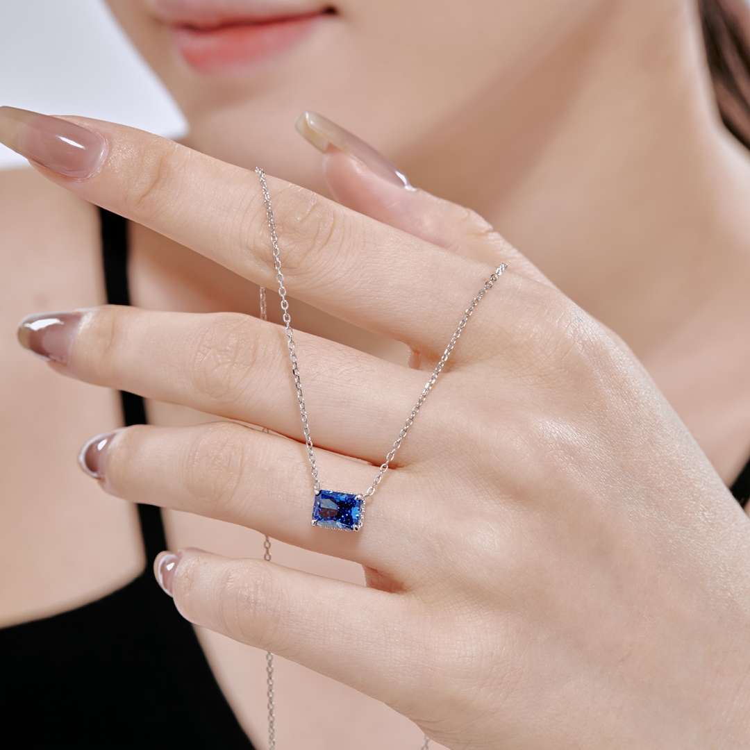 [Royal Jewellery]Luxurious Square Shape Colorful Necalack