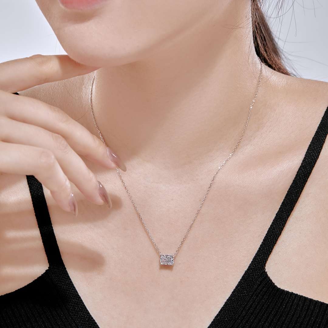 [Royal Jewellery]Luxurious Square Shape Colorful Necalack