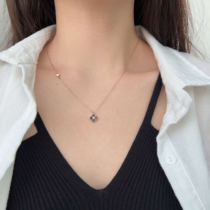 [Royal Jewellery]Delicate Flower Shape Necklace