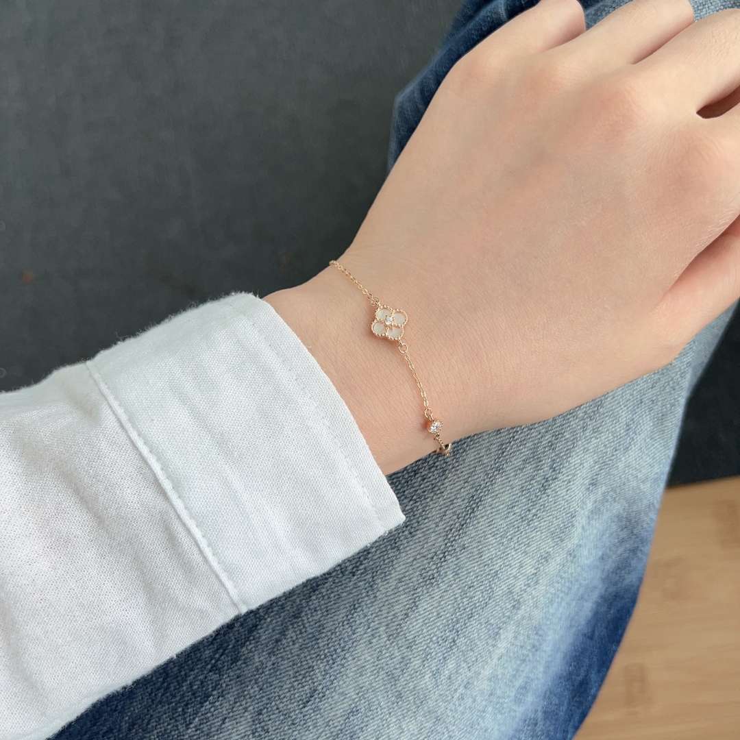 [Royal Jewellery]Delicate Four Leaf Clover Bracelet