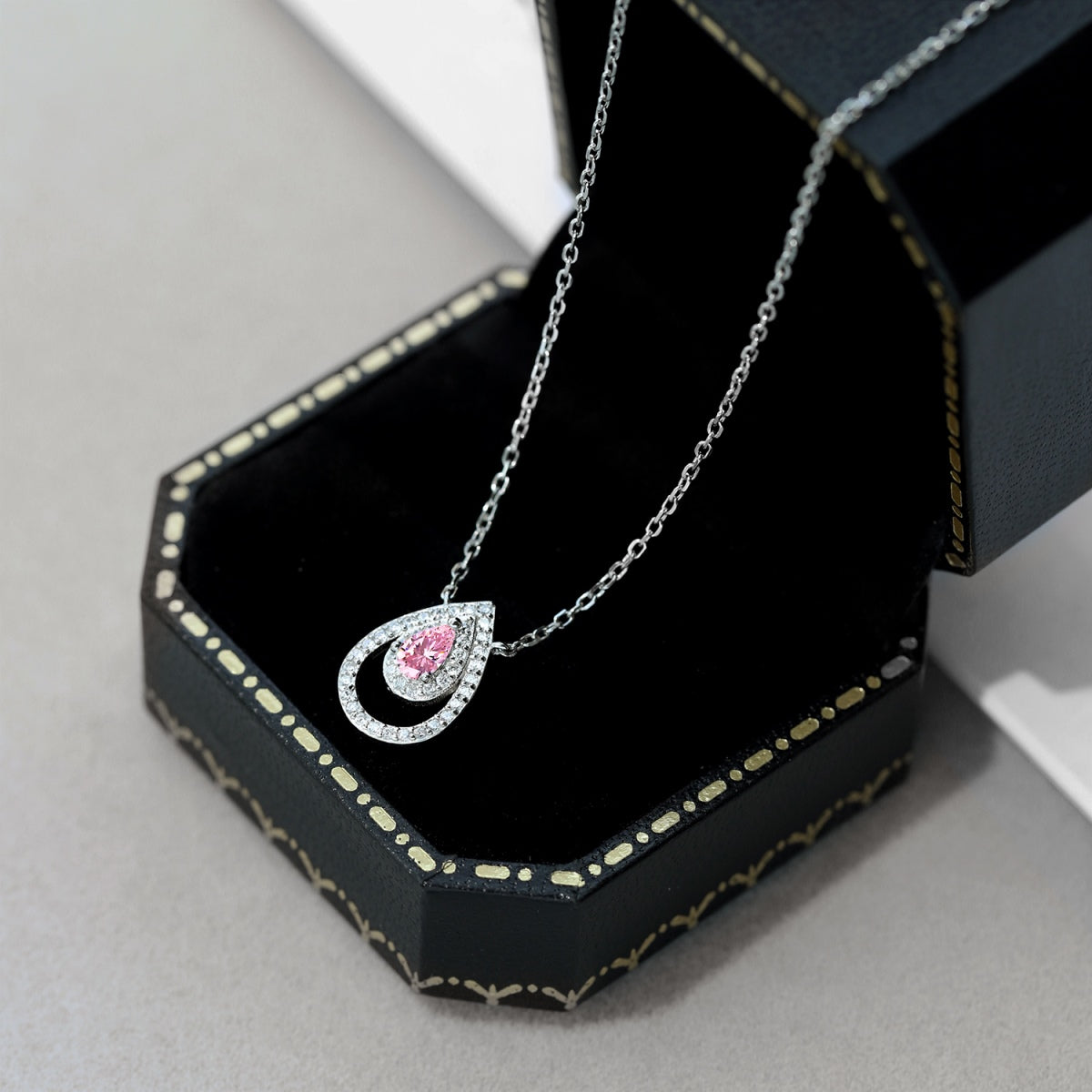 [Royal Jewellery]Sparkling Pear Cut Necklace