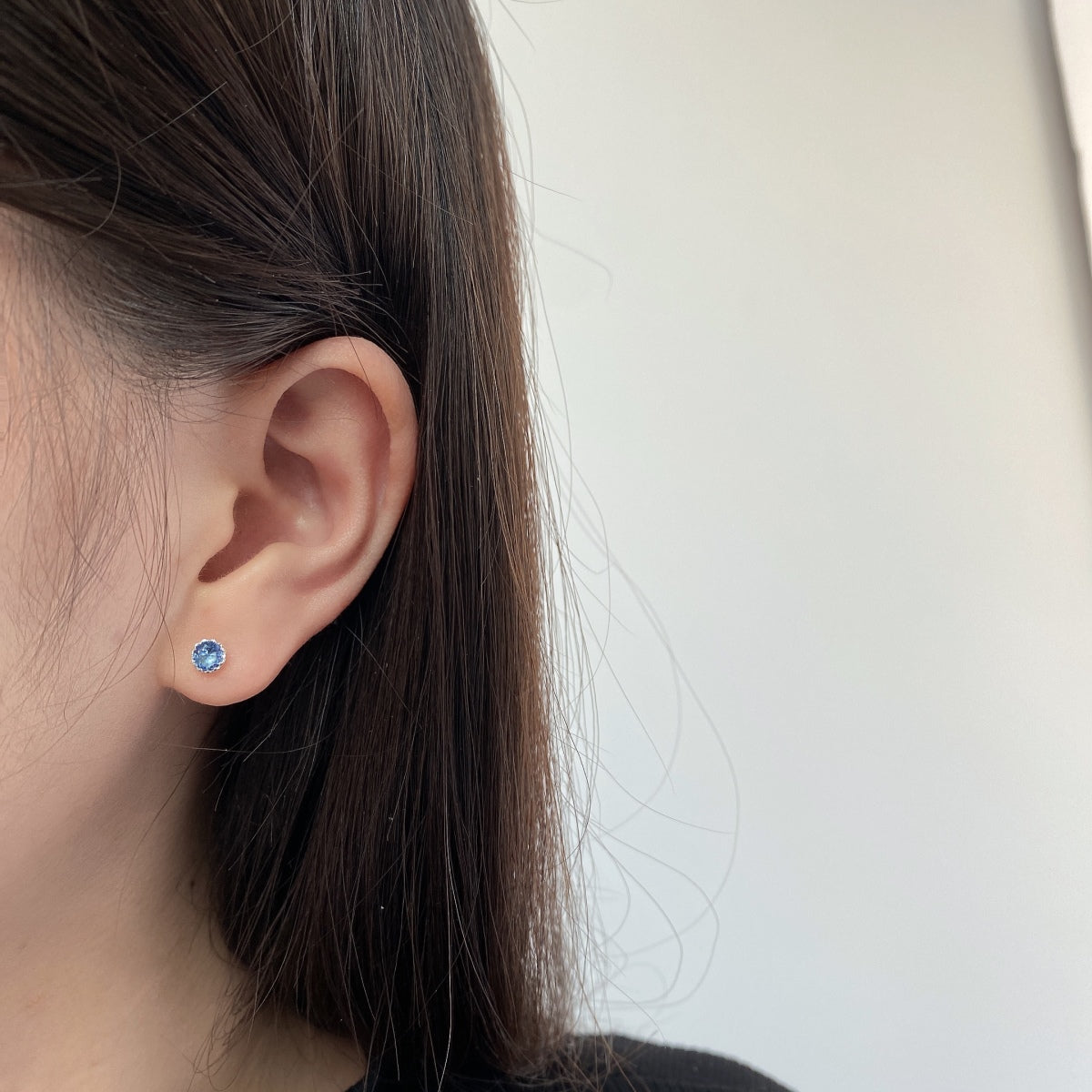 [Royal Jewellery]Sparkling Colorful Round Shape Earrings