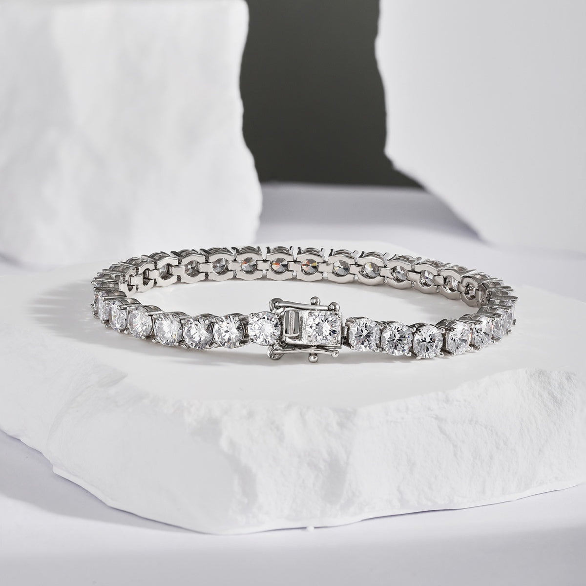 [Royal Jewellery]Ornate Sparkling Round Cut Wedding Bracelet