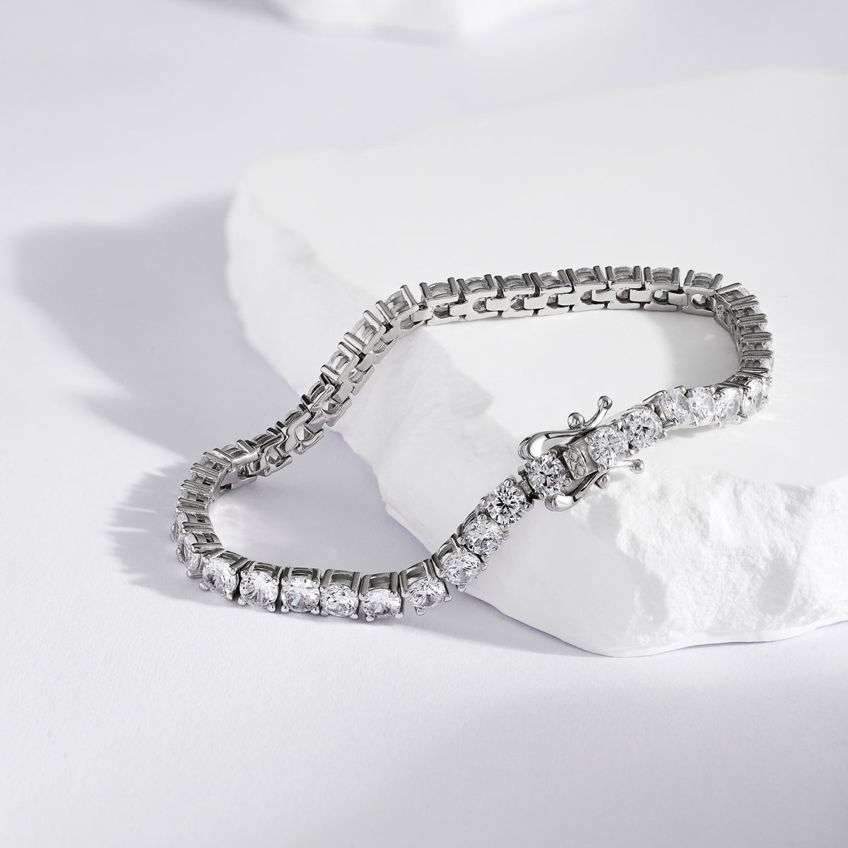 [Royal Jewellery]Luxurious Ornate Round Cut Tennis Bracelet