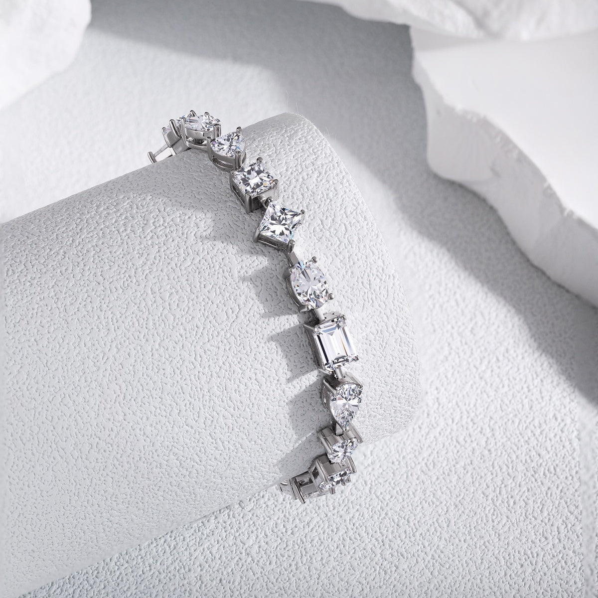 [Royal Jewellery]Unique Exquisite Multi Cut Daily Bracelet