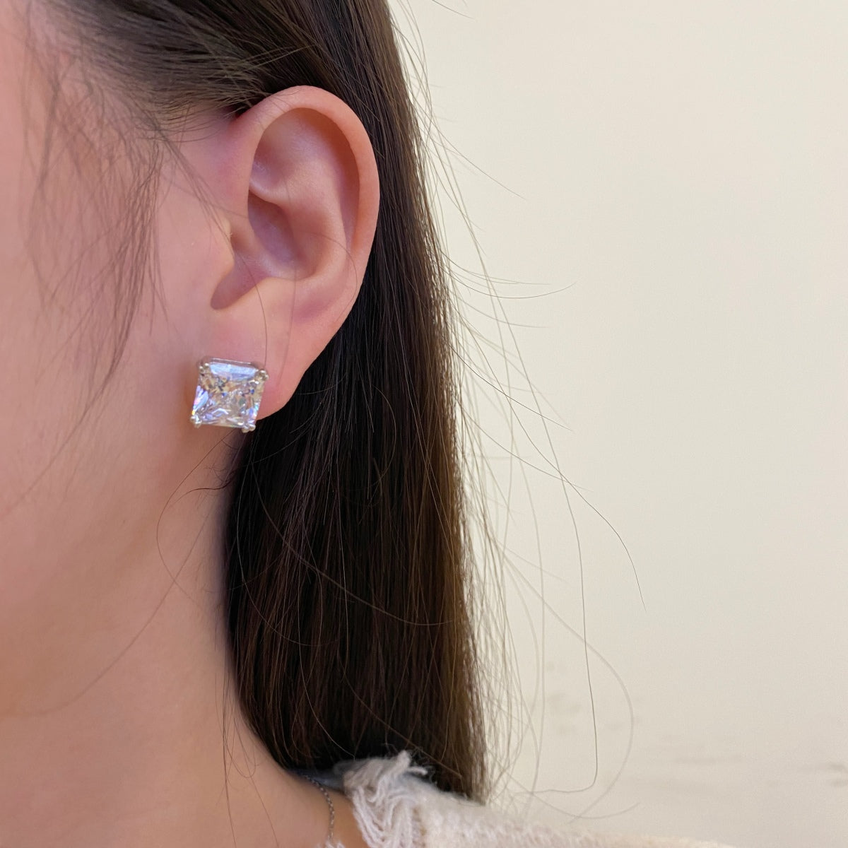 [ROYAL]Delicate Square Shape Earrings