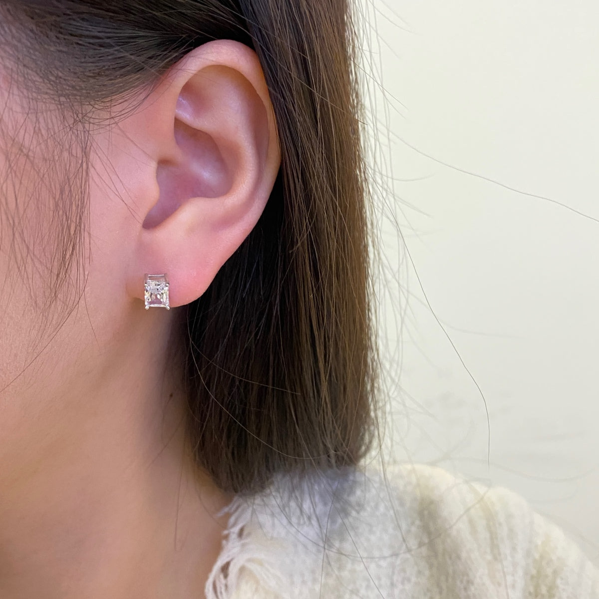 [Royal Jewellery]Stylish Shiny Rectangular Center Stone Stud Earrings