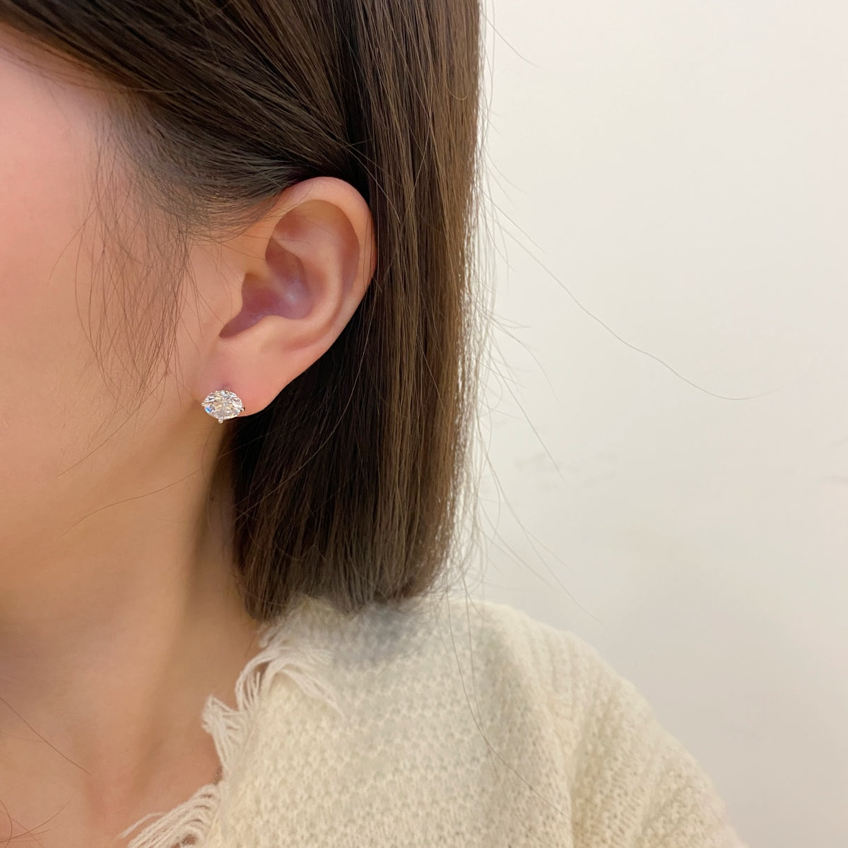 [Royal Jewellery]Stylish Shiny Round Center Stone Stud Earrings