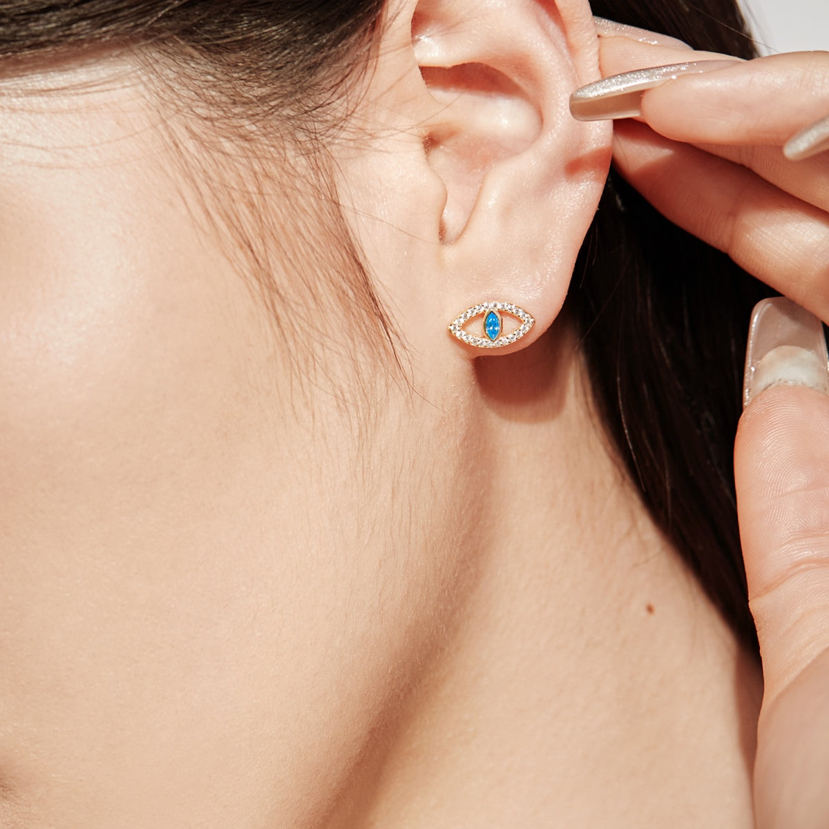 [Royal Jewellery]Blue Devil Eyes Hollow Stud Earrings