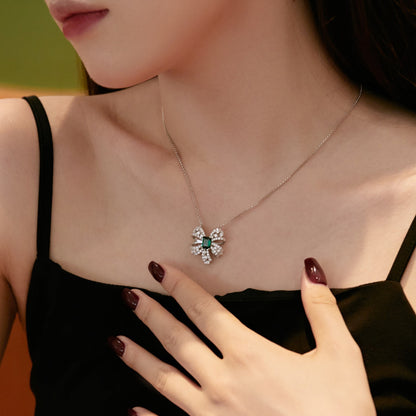 [Royal Jewellery]Luxurious Flower Shape Emerald Cut Necklace