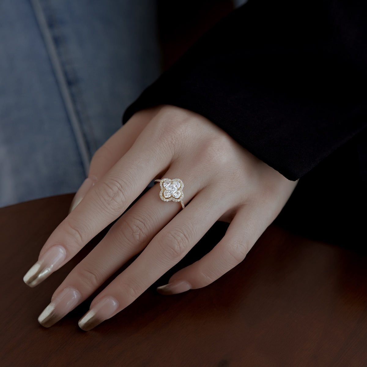 [Royal Jewellery]Luxurious Eternity Flower Shape Banquet Ring